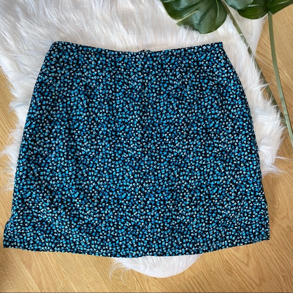 🌈 3/$25 Reitmans Blue Floral Skort Size 9 - Picture 1 of 7